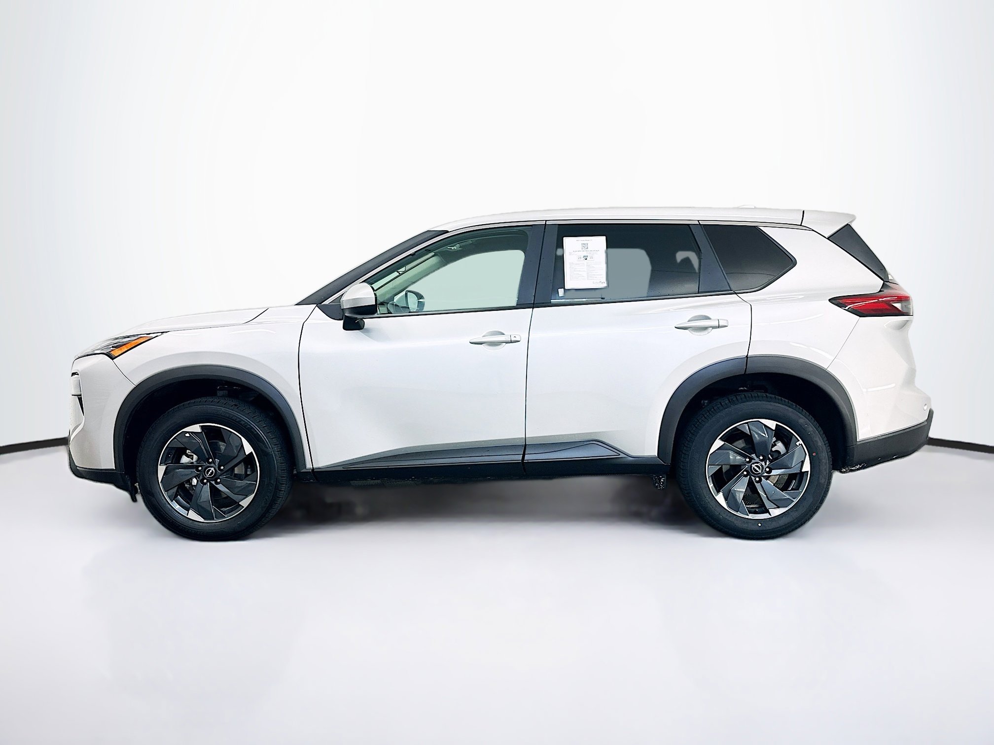 Used 2025 Nissan Rogue SV image 4