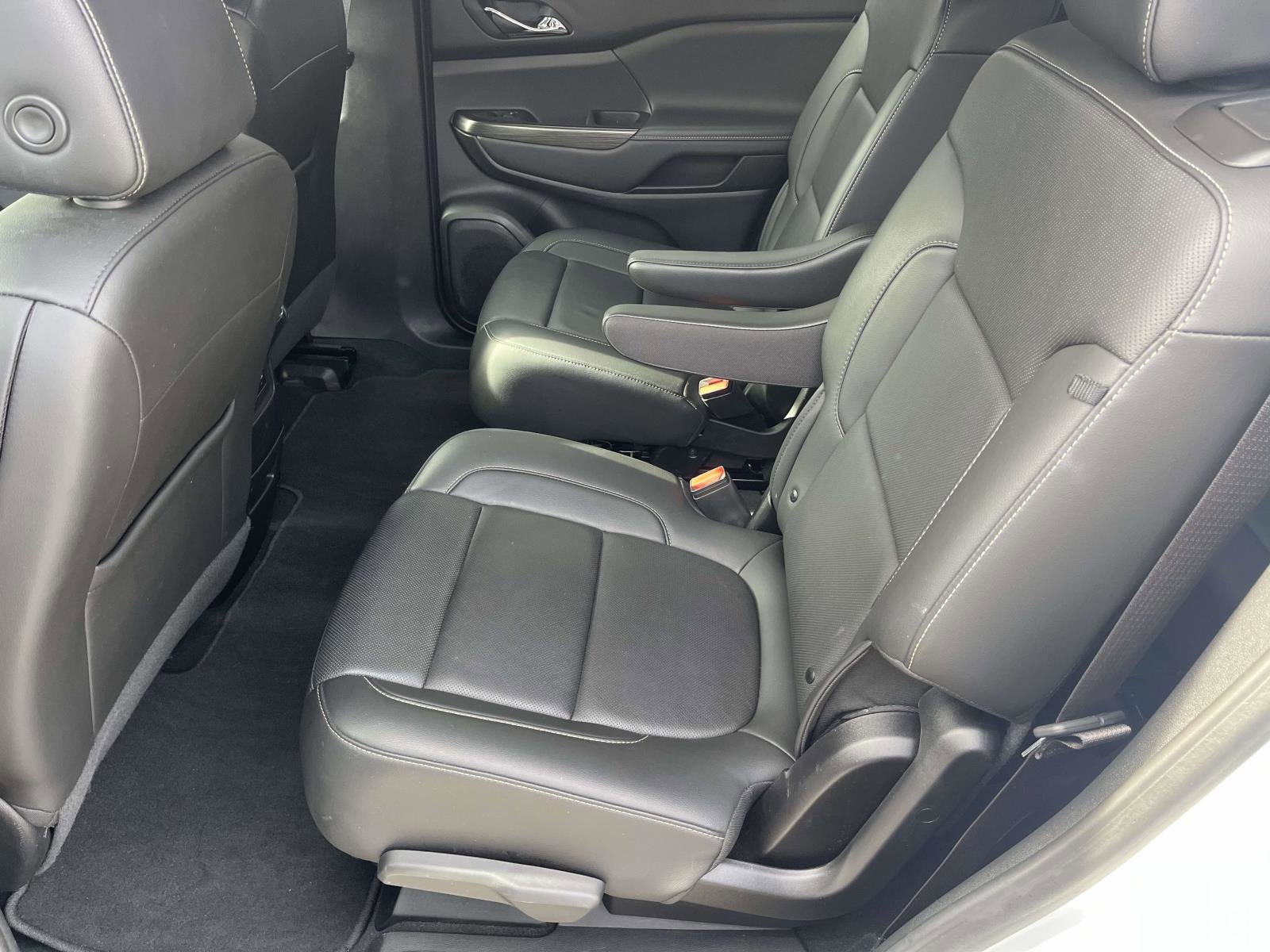 Used 2023 GMC Acadia SLT image 16