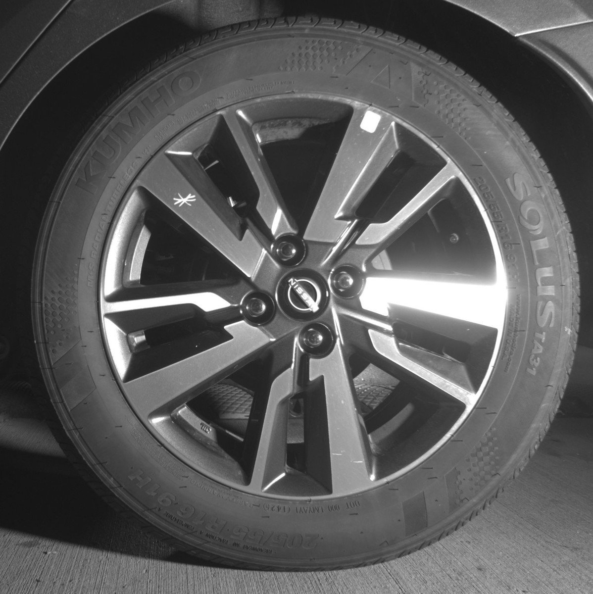 Used 2025 Nissan Versa SV image 14