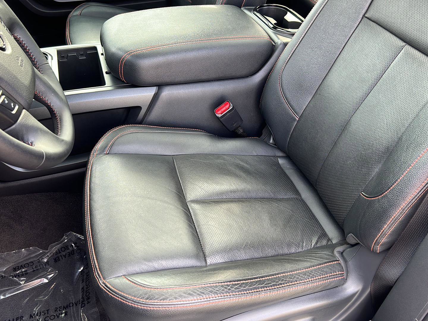 Used 2022 Nissan Titan PRO-4X w/ Pro-4x Convenience Package image 32