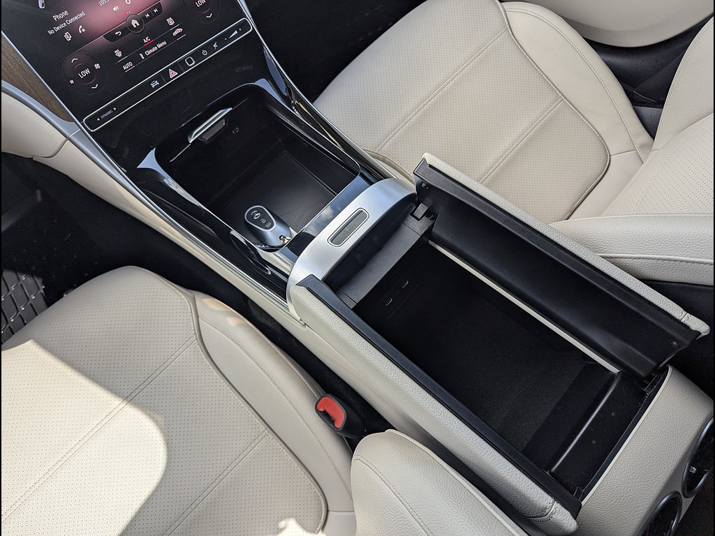Used 2023 Mercedes-Benz C 300 4MATIC Sedan image 34