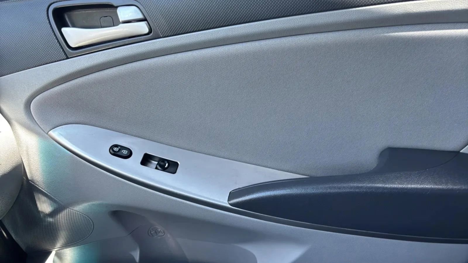 Used 2017 Hyundai Accent SE FWD image 21