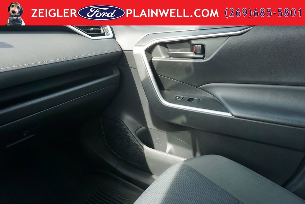 Used 2022 Toyota RAV4 LE AWD/4WD image 28