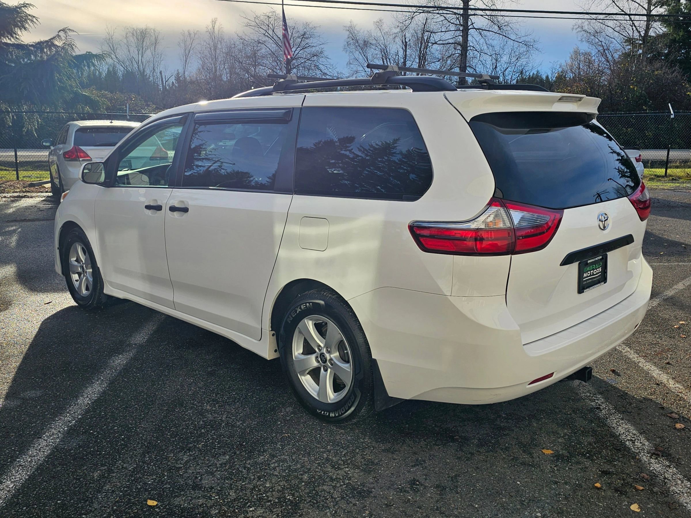 Used 2020 Toyota Sienna L image 5