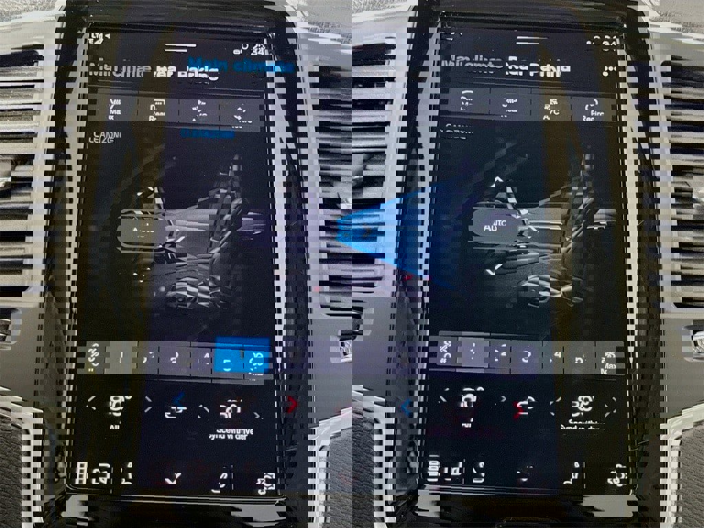 Certified 2025 Volvo XC90 B5 Core image 16