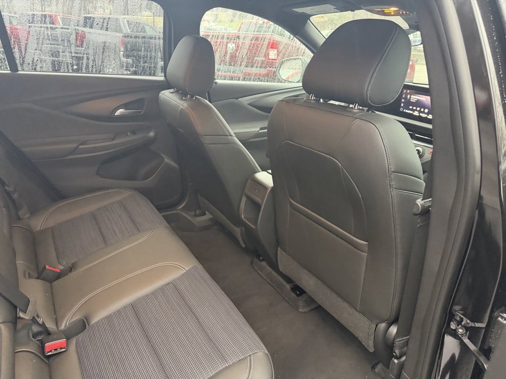 Used 2025 Buick Envista Preferred image 18