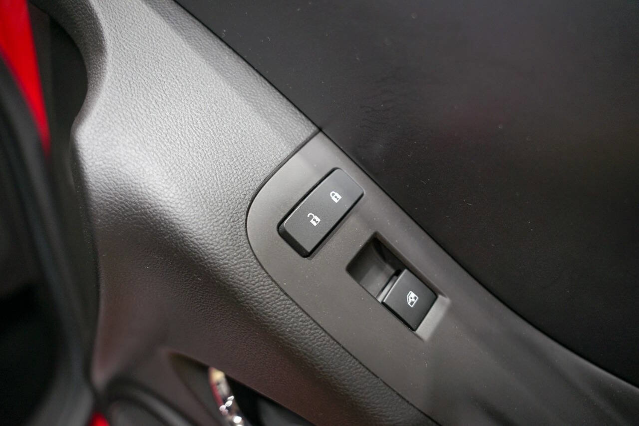 Used 2014 Chevrolet Camaro Z/28 RWD image 38