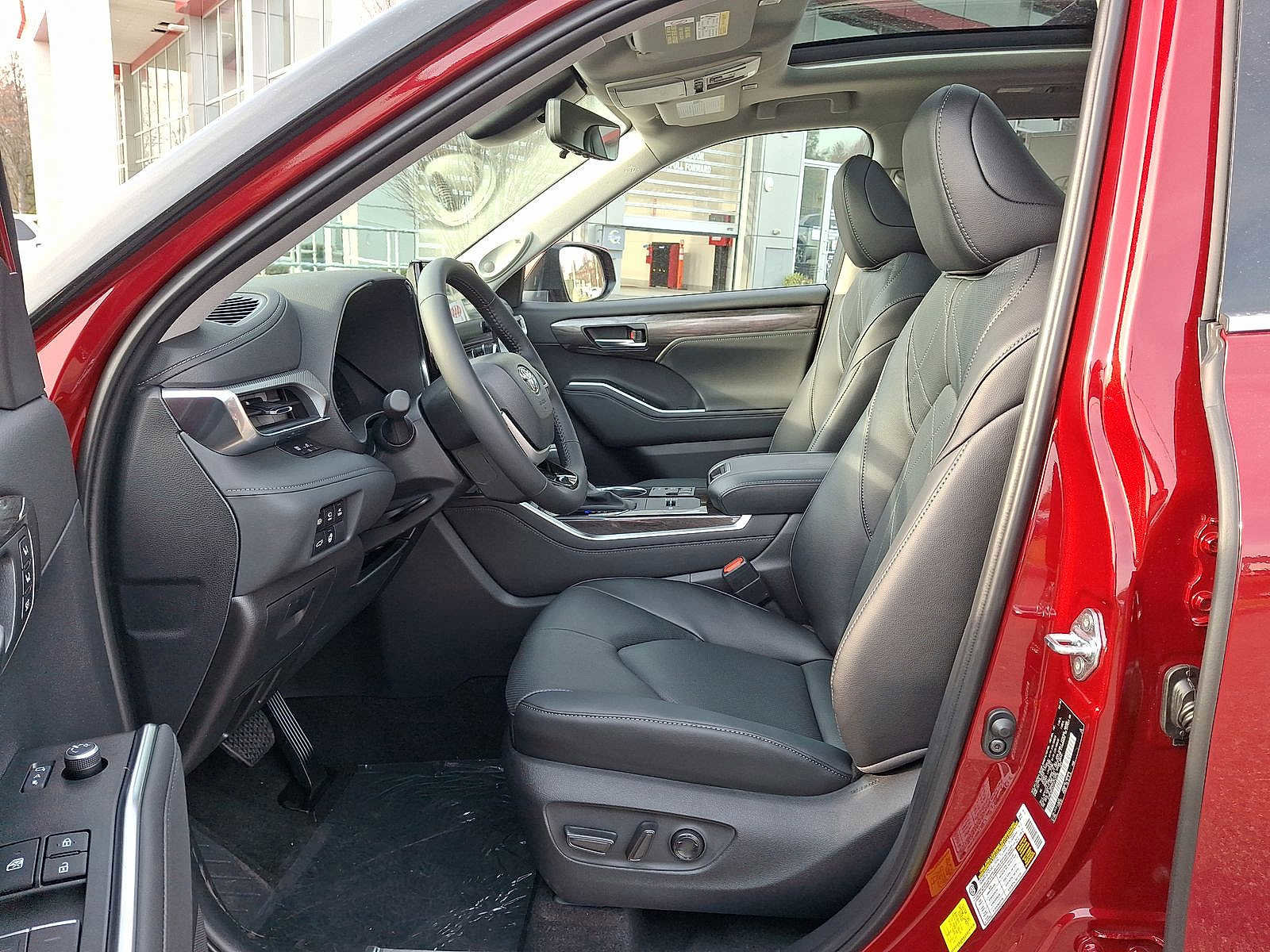 New 2026 Toyota Highlander Platinum image 14