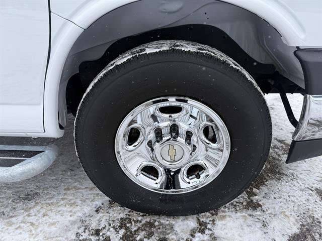 Used 2024 Chevrolet Express 2500 w/ Driver Convenience Package image 9