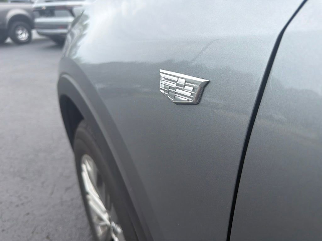 Used 2025 Cadillac XT4 Premium Luxury FWD image 3