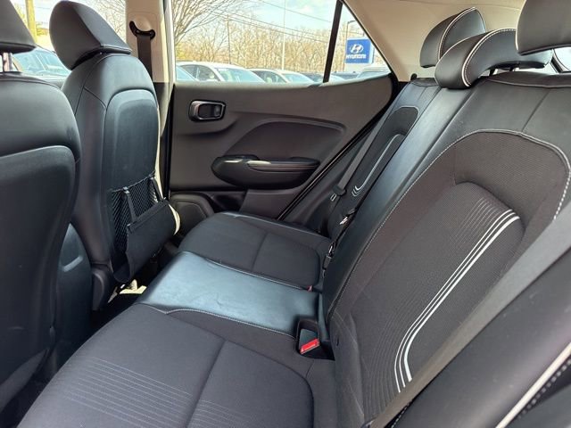 Used 2023 Hyundai Venue Limited image 21