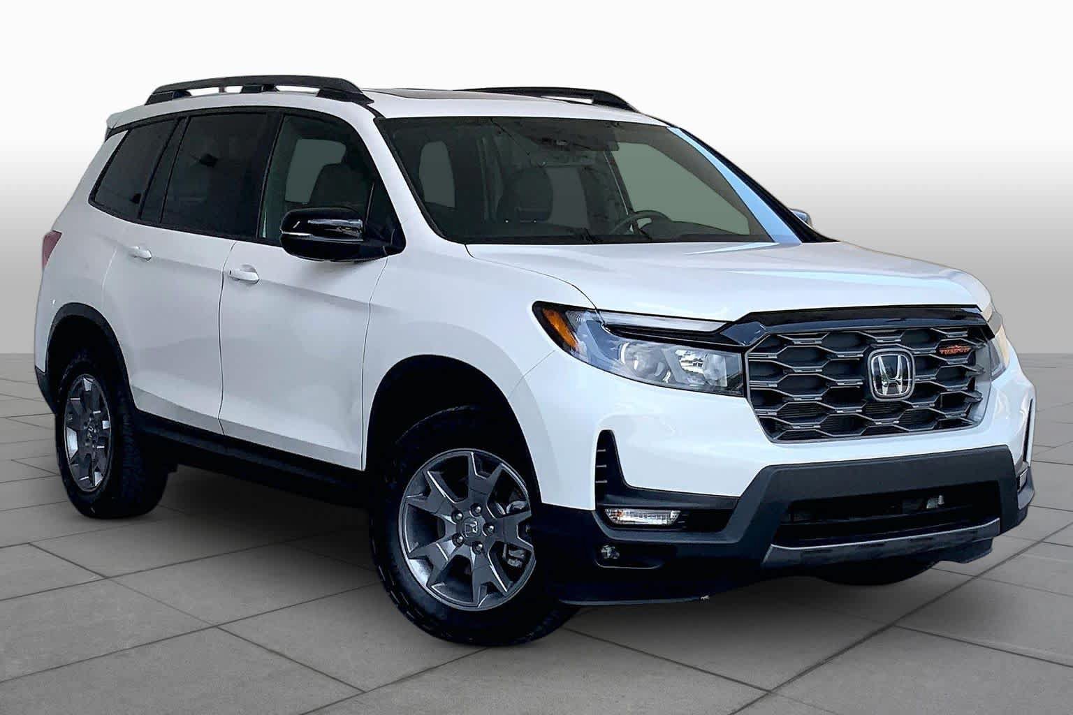 Used 2025 Honda Passport TrailSport image 3