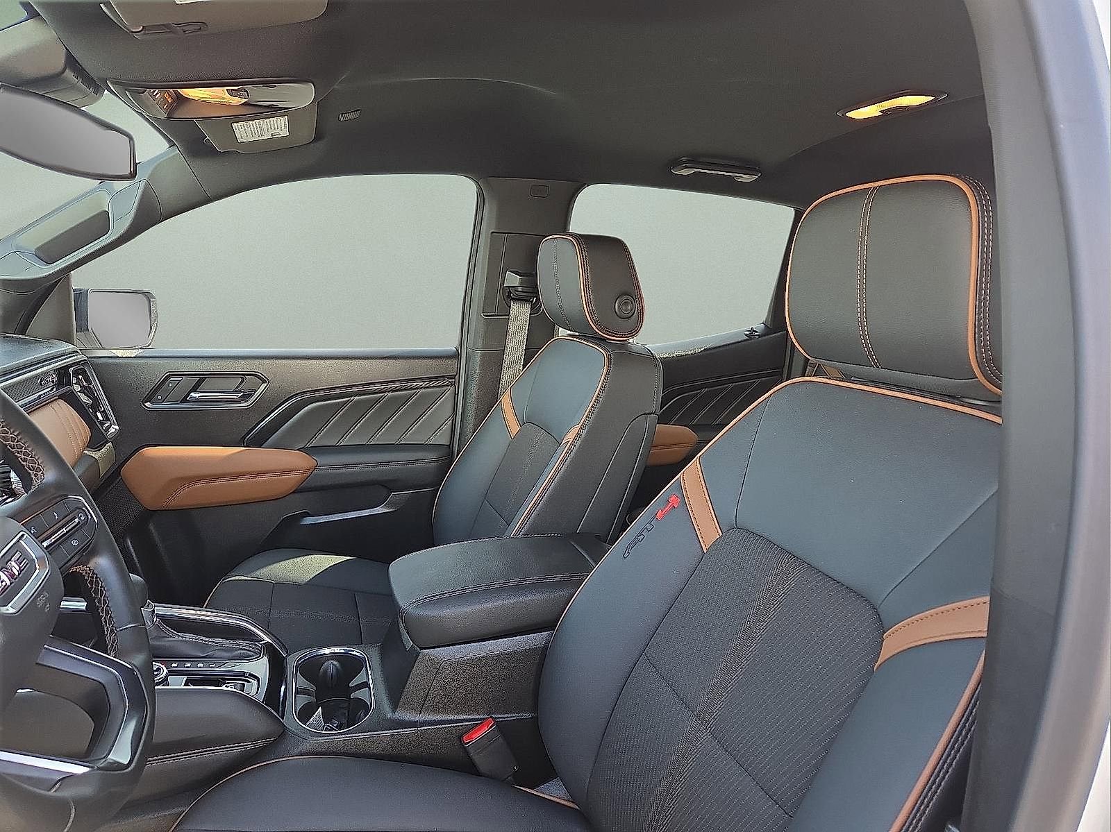 Used 2025 GMC Canyon AT4 image 13