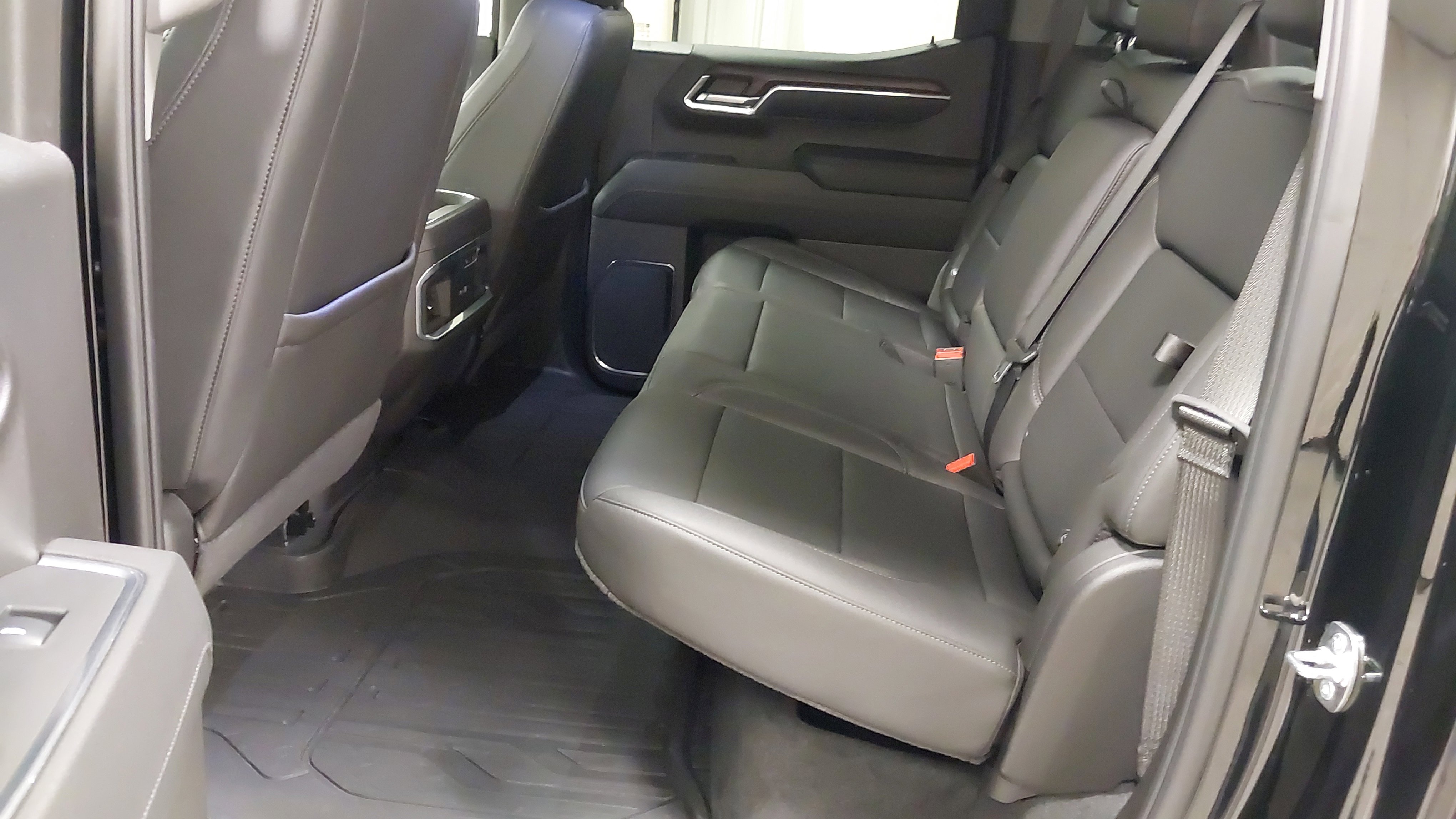 Used 2024 GMC Sierra 1500 SLT w/ SLT Premium Plus Package image 38