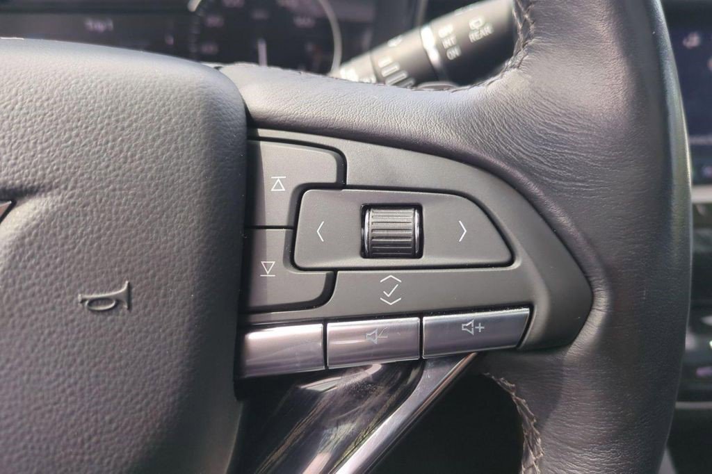 Certified 2023 Cadillac XT6 Premium Luxury FWD image 25