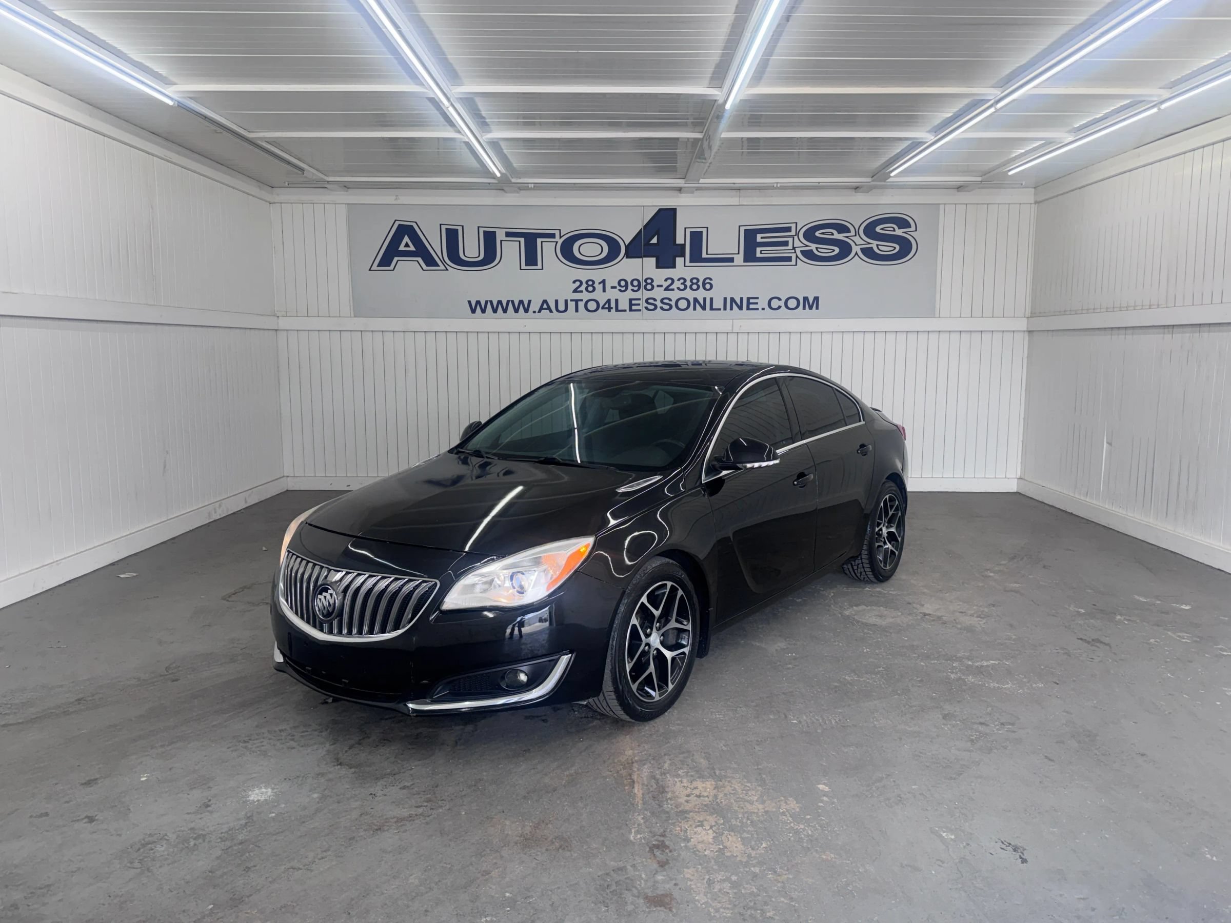 Used 2017 Buick Regal Sport Touring FWD image 1