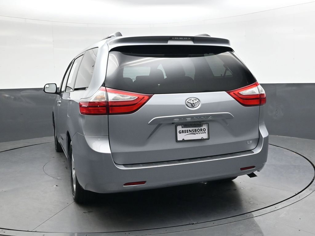 Used 2015 Toyota Sienna LE image 5