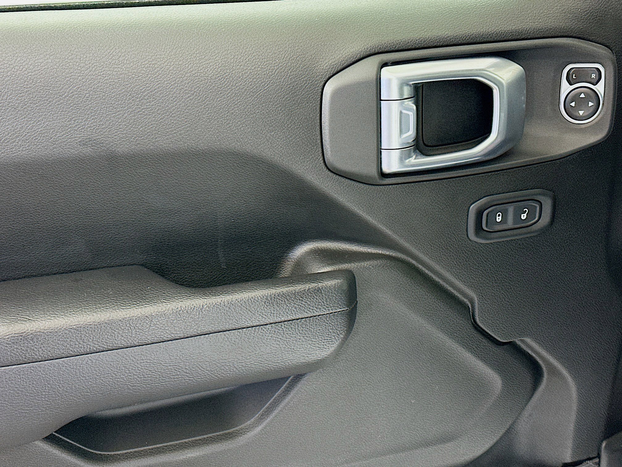 Used 2023 Jeep Wrangler Unlimited AWD/4WD image 15