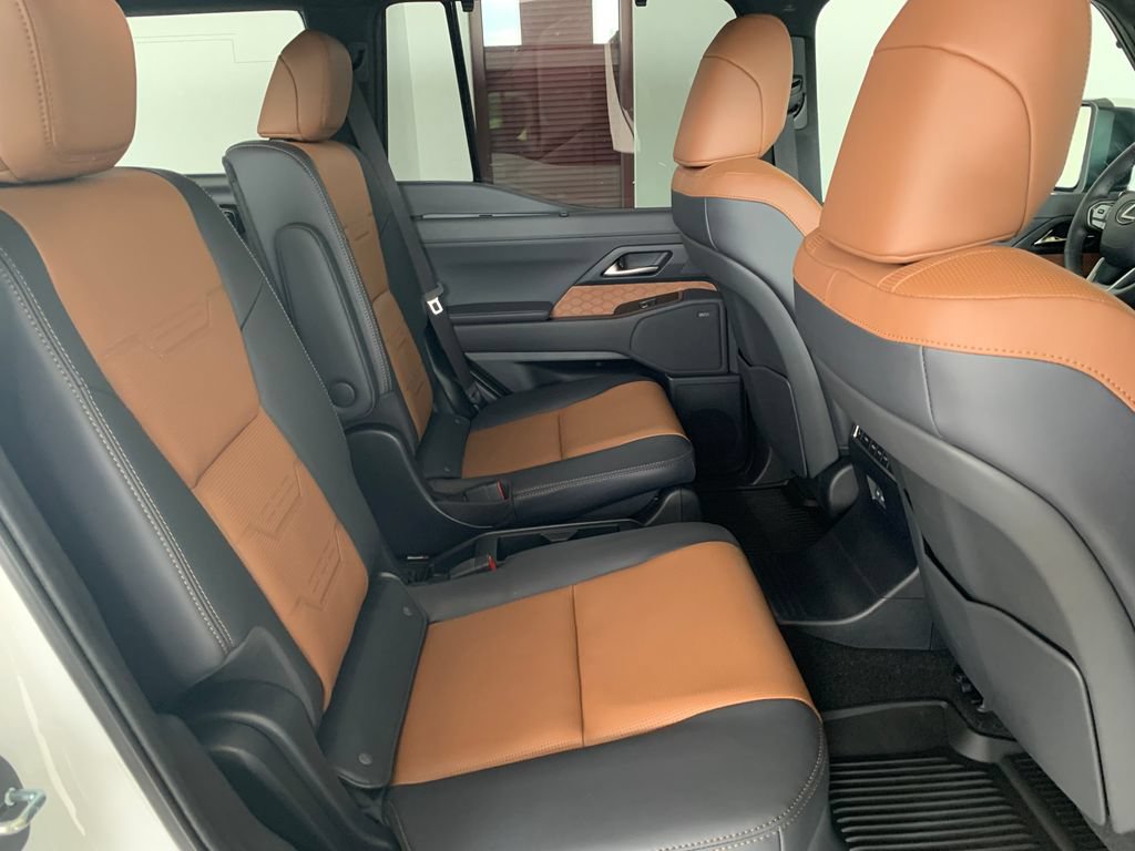 Used 2026 Lexus GX 550 w/ Accessory Package (2T) AWD/4WD image 11