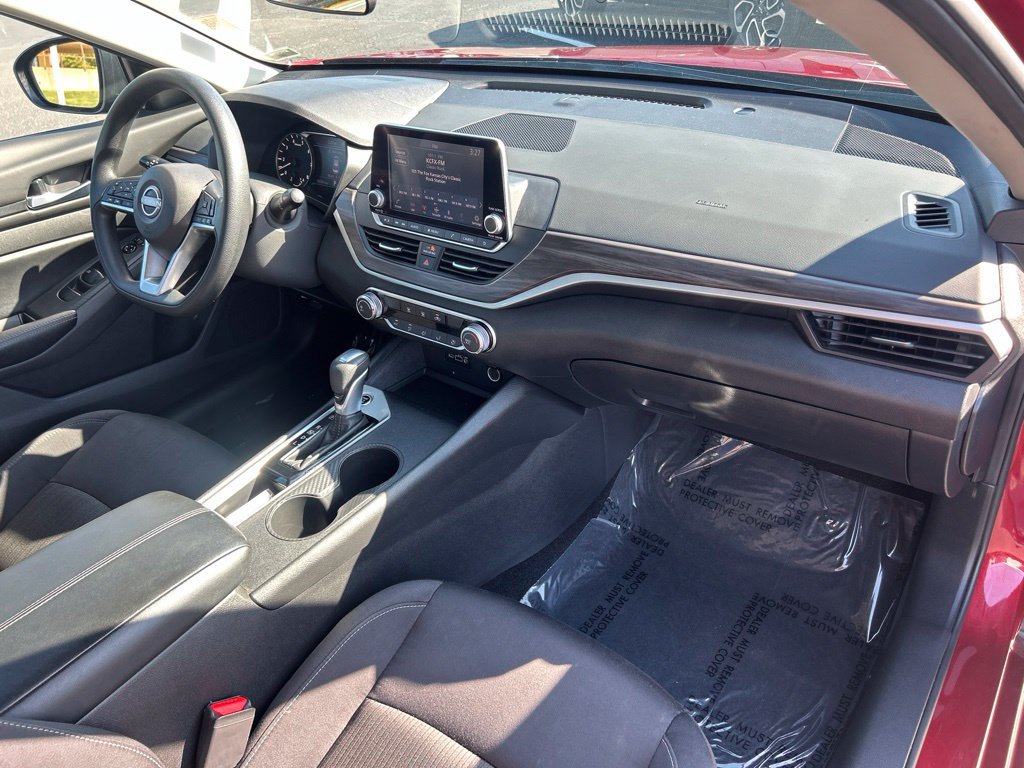 Used 2025 Nissan Altima 2.5 SV FWD image 42