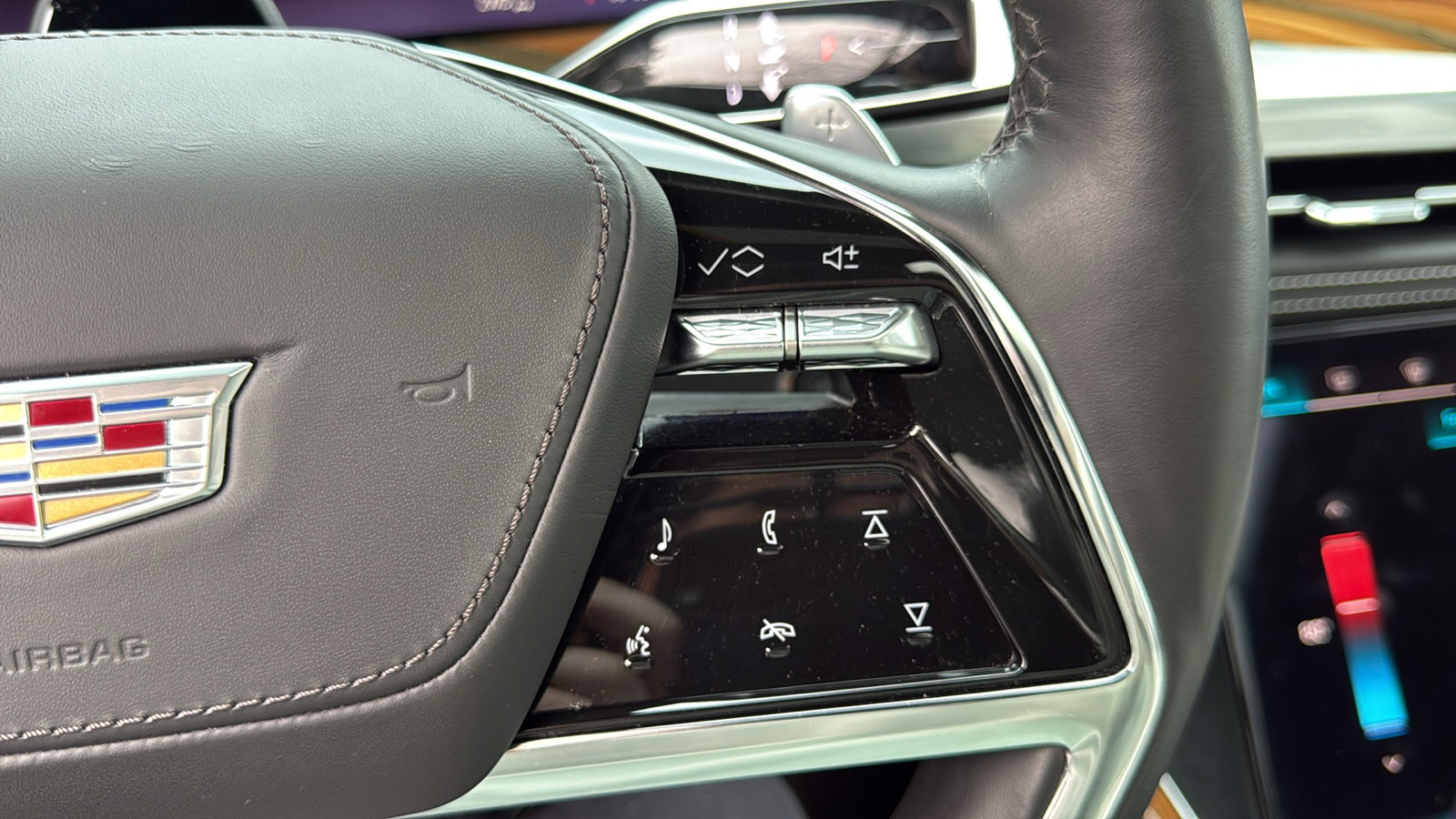 Used 2025 Cadillac Escalade Premium Luxury Platinum image 17