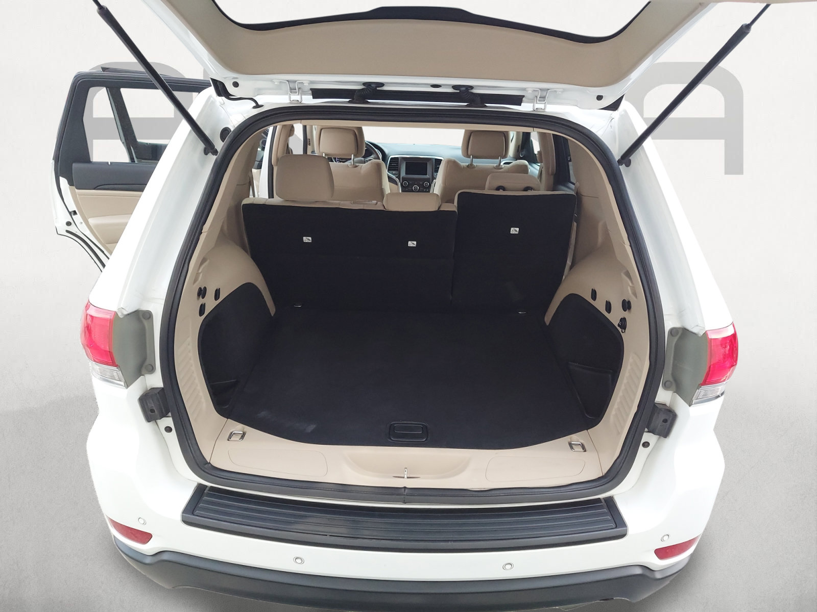 Used 2019 Jeep Grand Cherokee Laredo AWD/4WD image 12