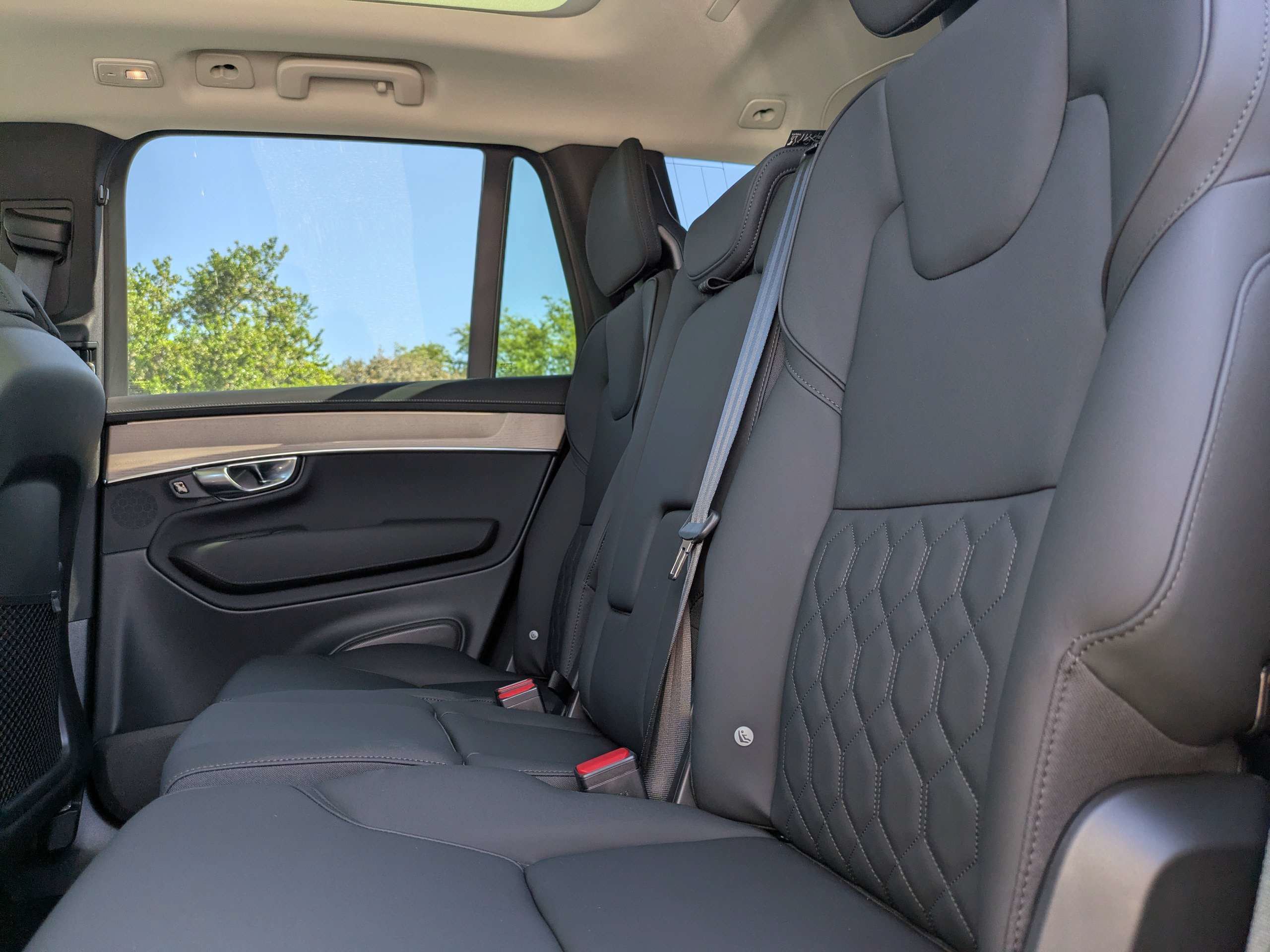 New 2026 Volvo XC90 T8 Plus w/ Protection Package Premier AWD/4WD image 15