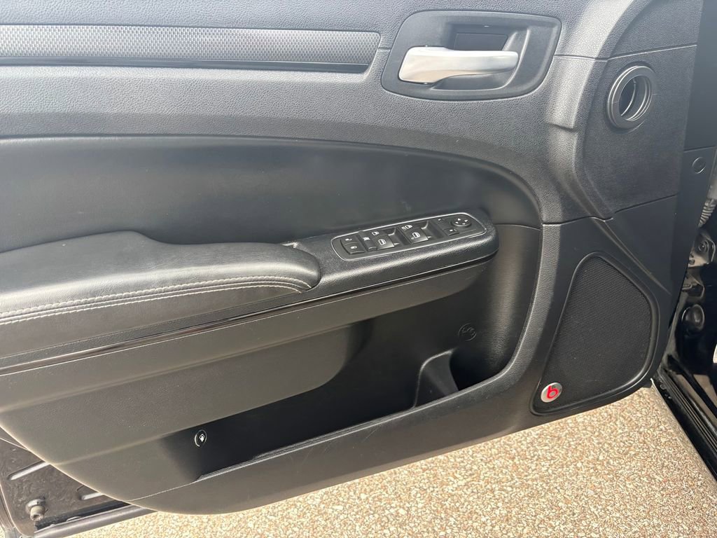 Used 2015 Chrysler 300 S image 9