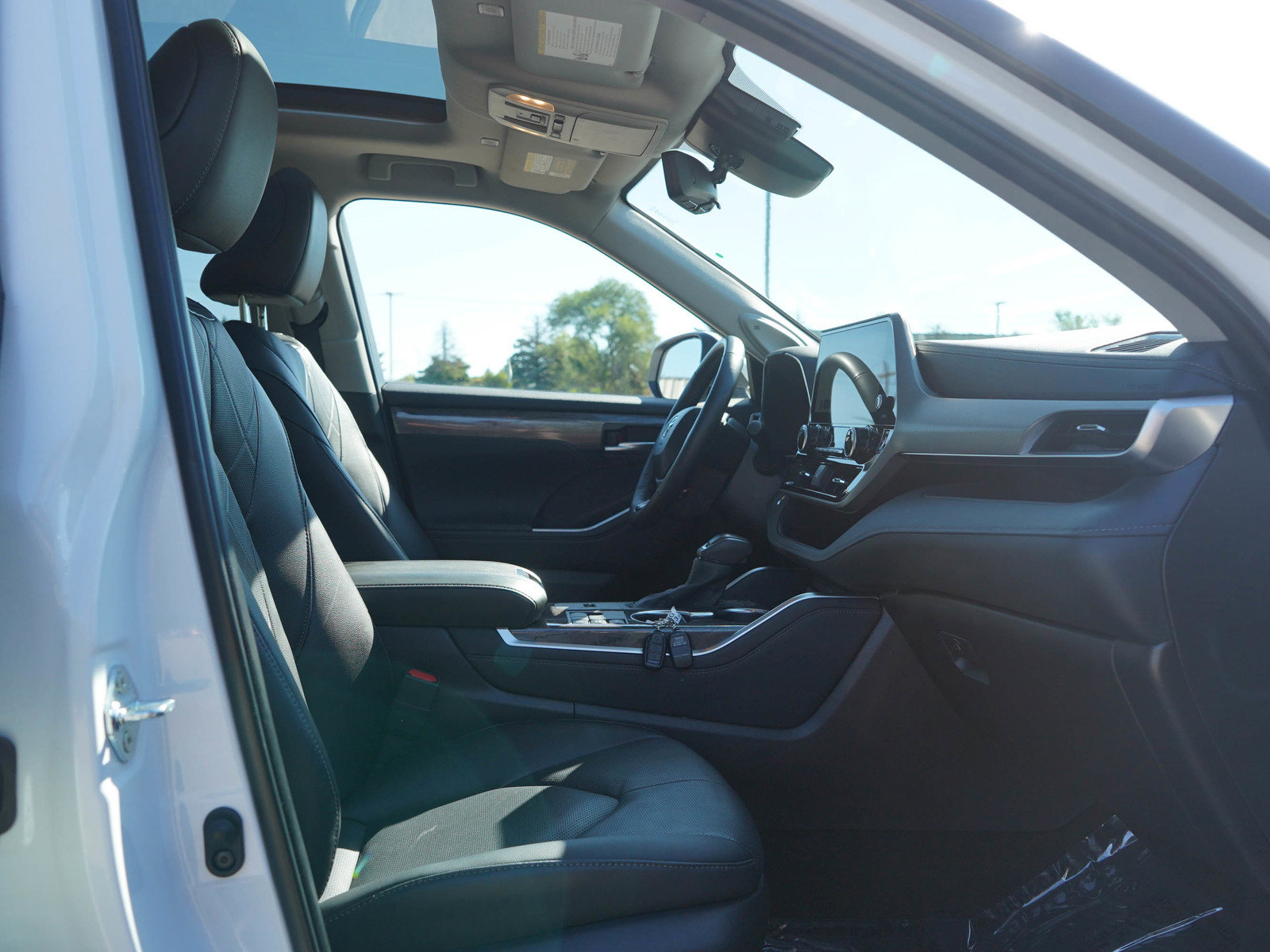Used 2025 Toyota Highlander Platinum AWD/4WD image 11