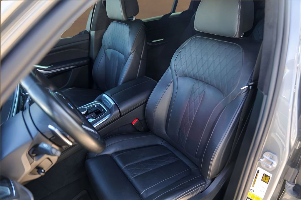 Used 2023 BMW X7 M60i w/ Climate Comfort Package image 7