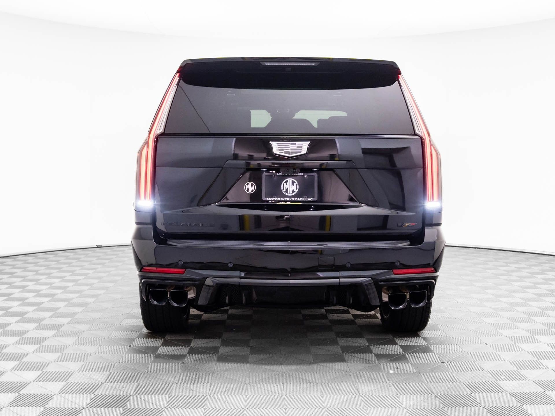 Used 2025 Cadillac Escalade V w/ LPO, ONYX Package image 8