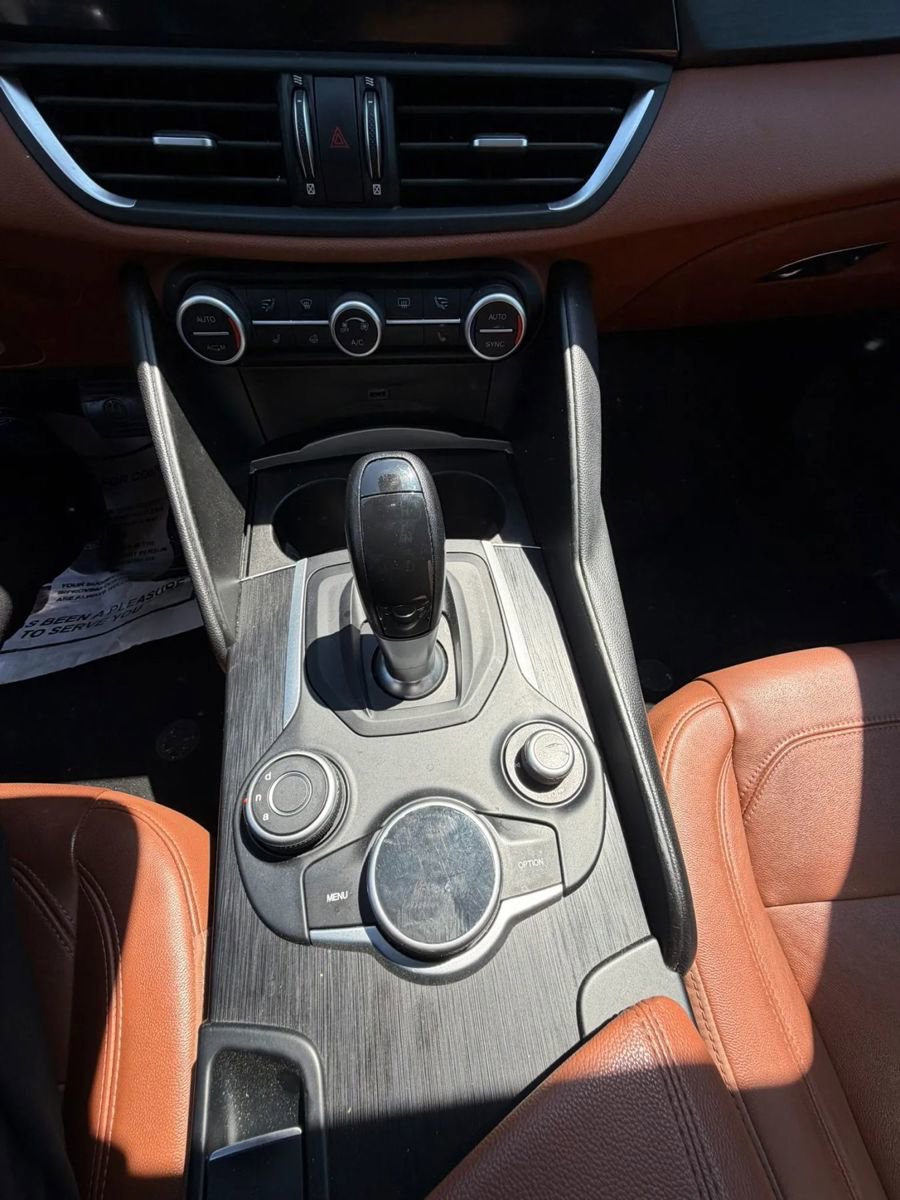 Used 2018 Alfa Romeo Giulia AWD image 19