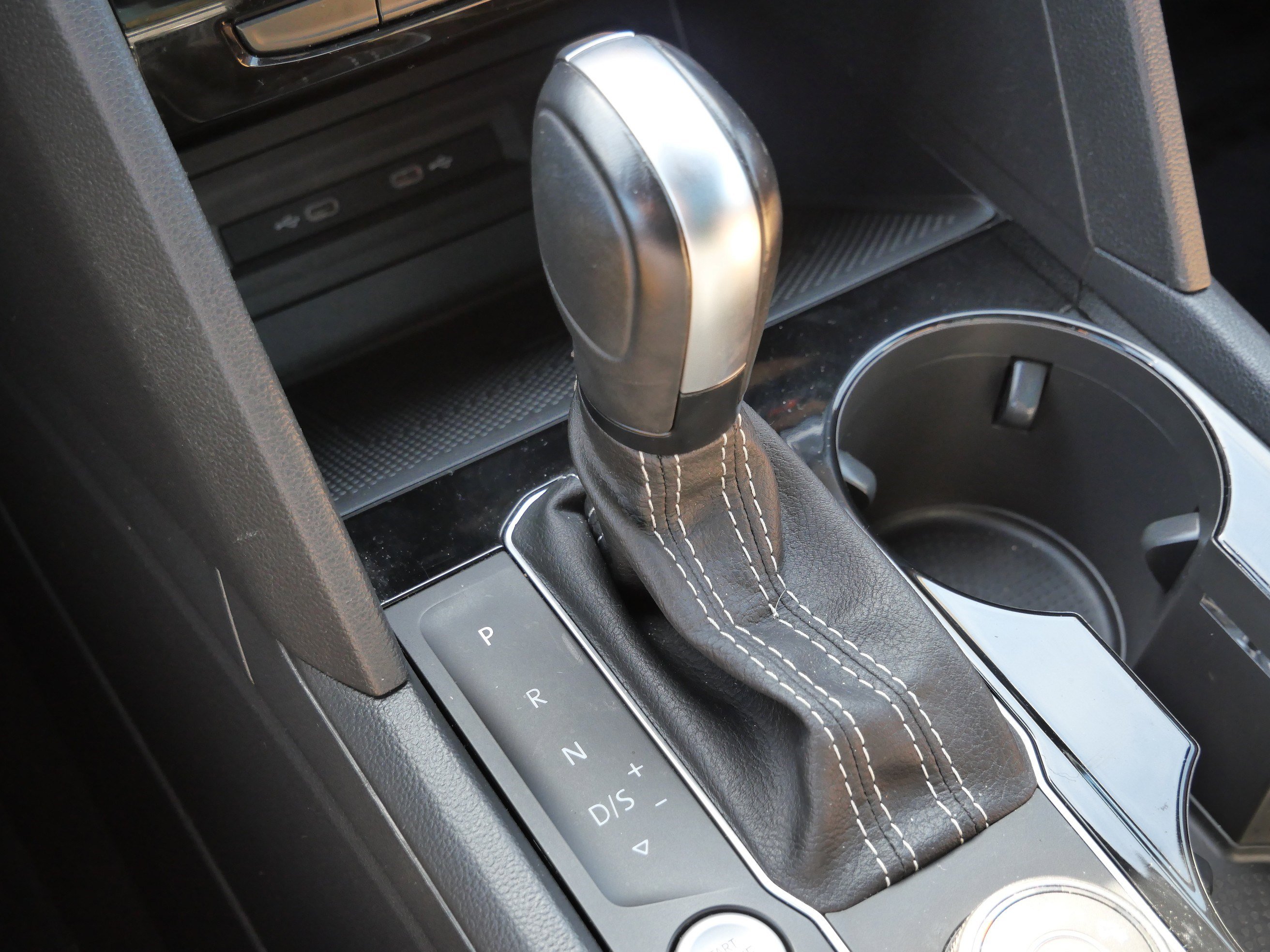 Used 2022 Volkswagen Atlas Cross Sport SEL Premium R-Line image 25