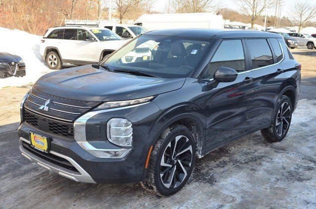 Used 2024 Mitsubishi Outlander SE image 4