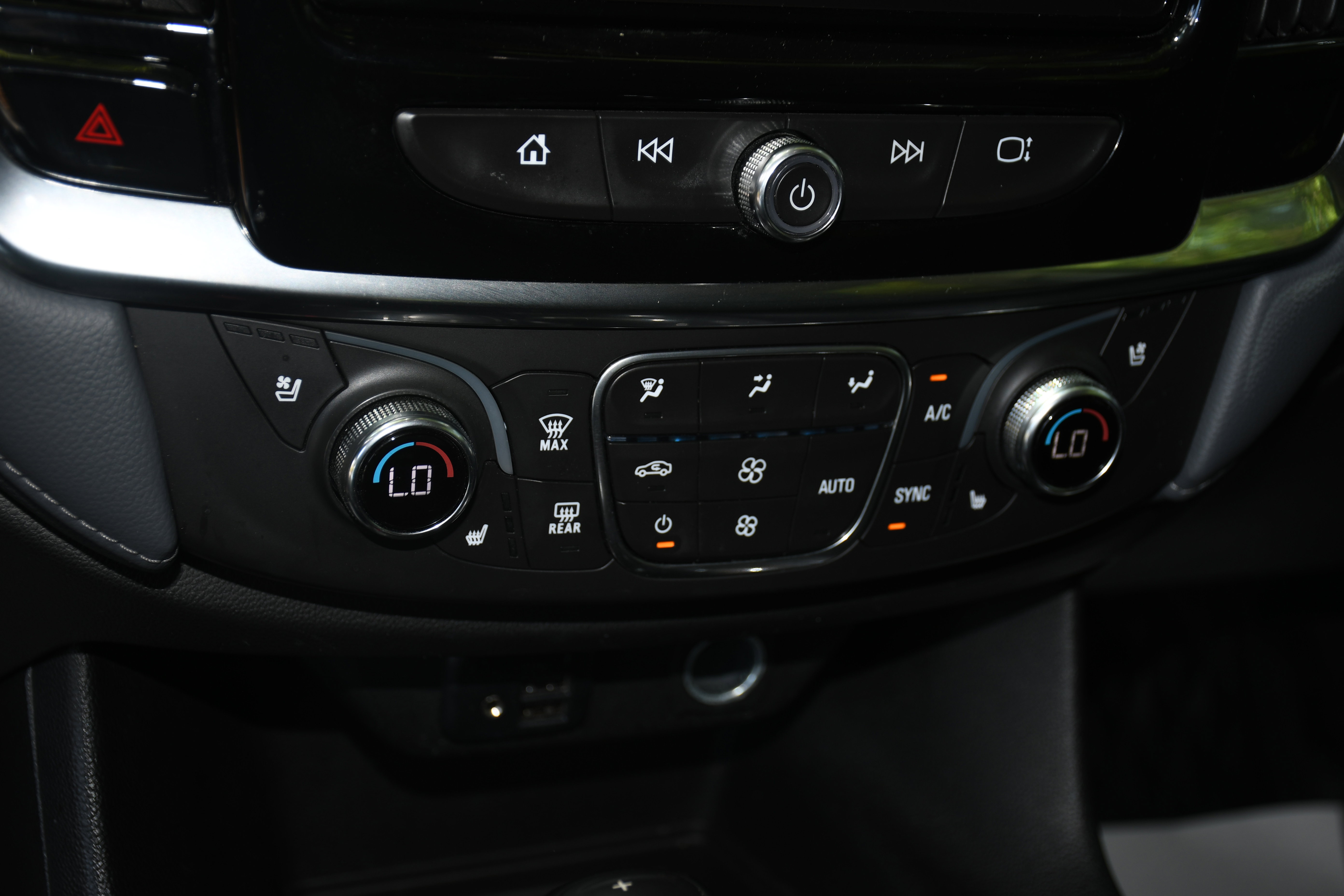 Used 2020 Chevrolet Traverse Premier FWD image 15
