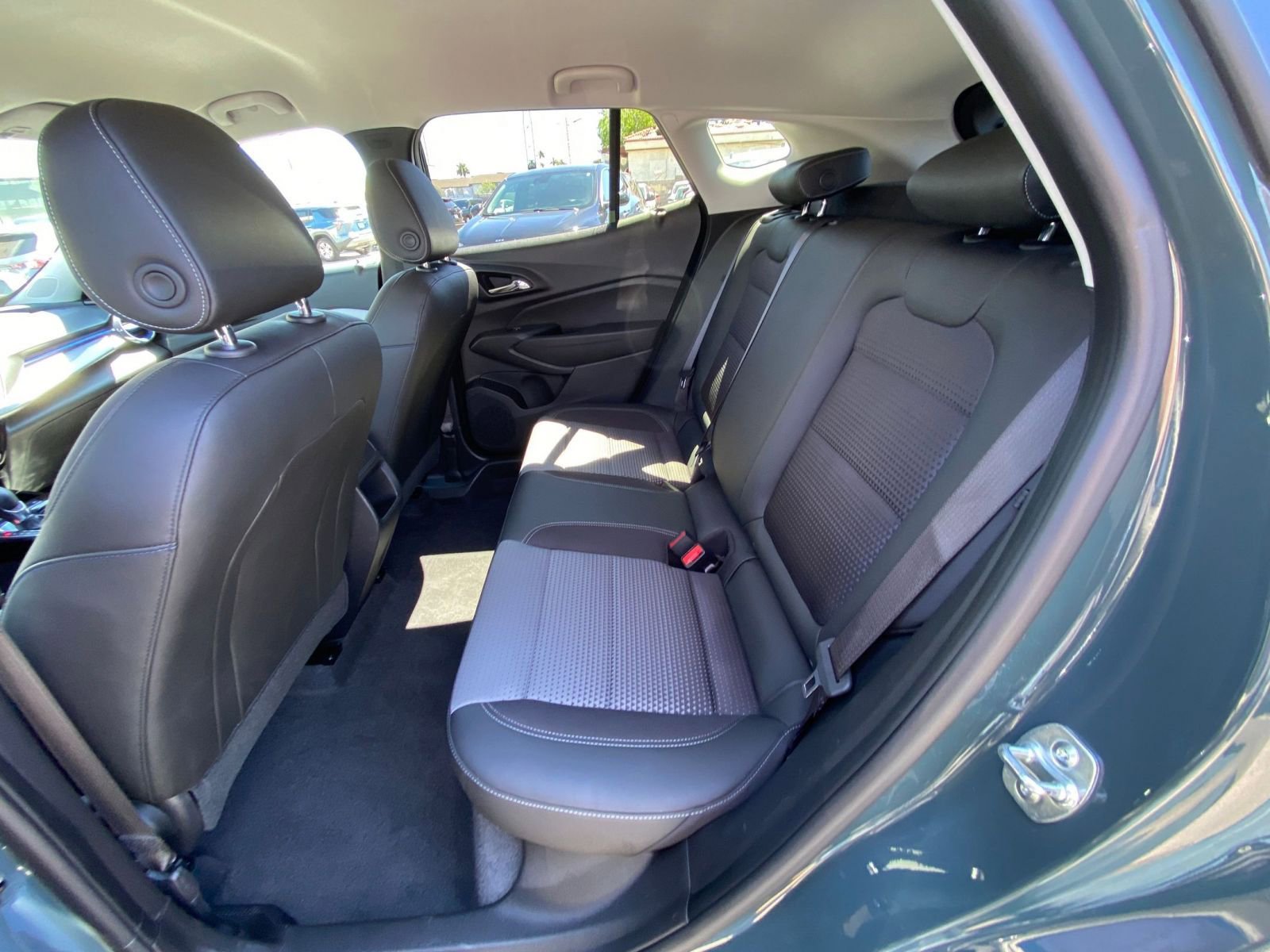 Used 2025 Chevrolet Trax LT FWD image 36