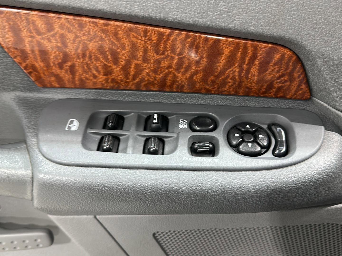 Used 2006 Dodge Ram 2500 Truck SLT image 16