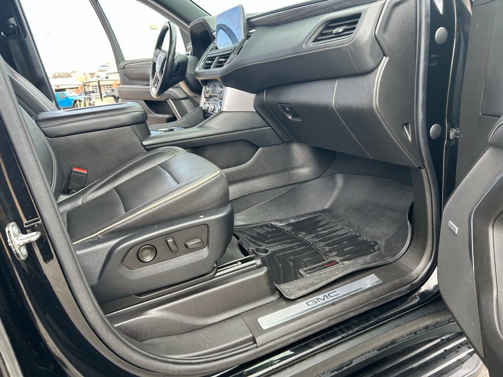 Used 2021 GMC Yukon SLT w/ Rear Media and Nav Package image 23