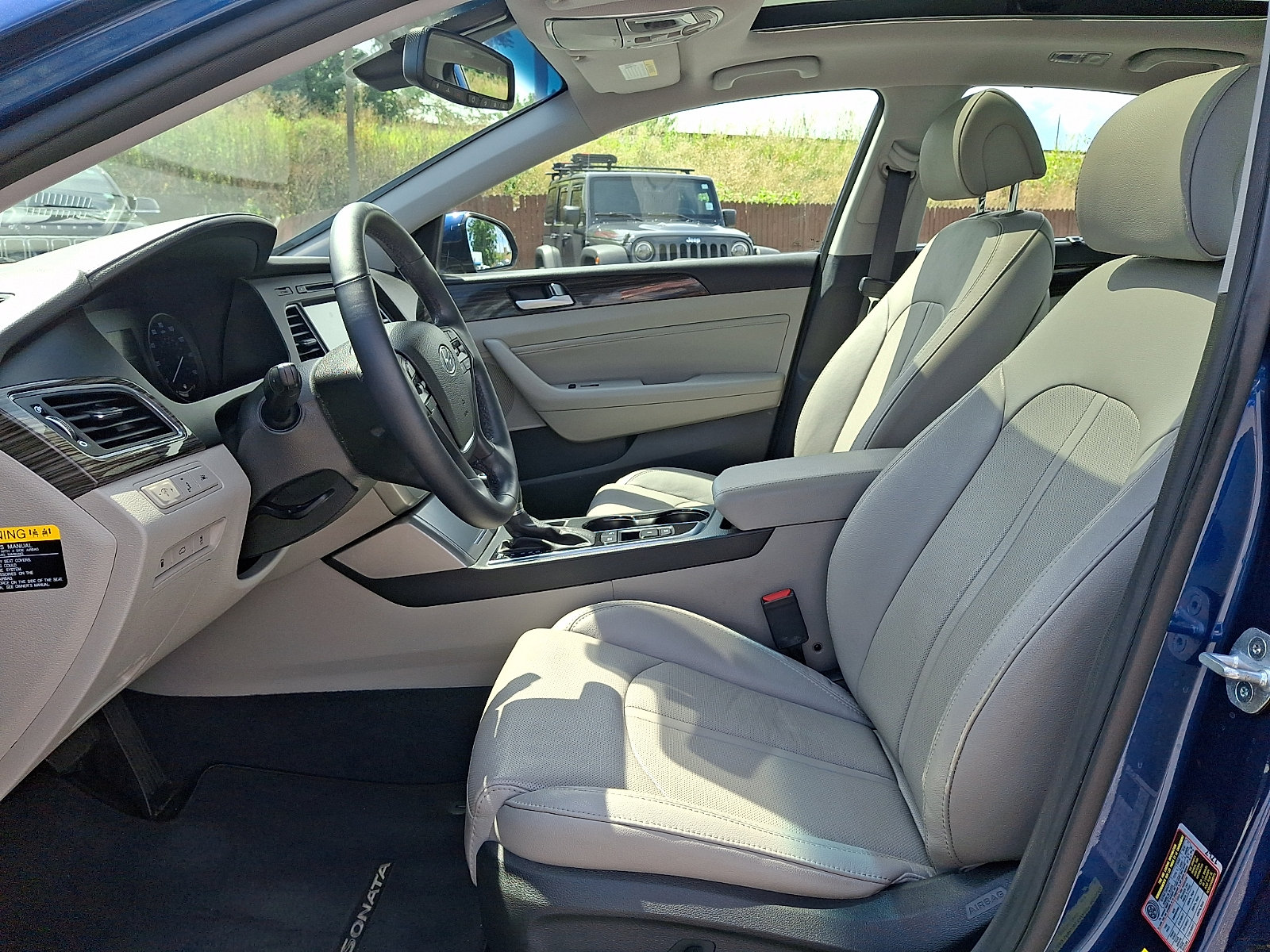 Used 2015 Hyundai Sonata Limited w/ Option Group 06 FWD image 13