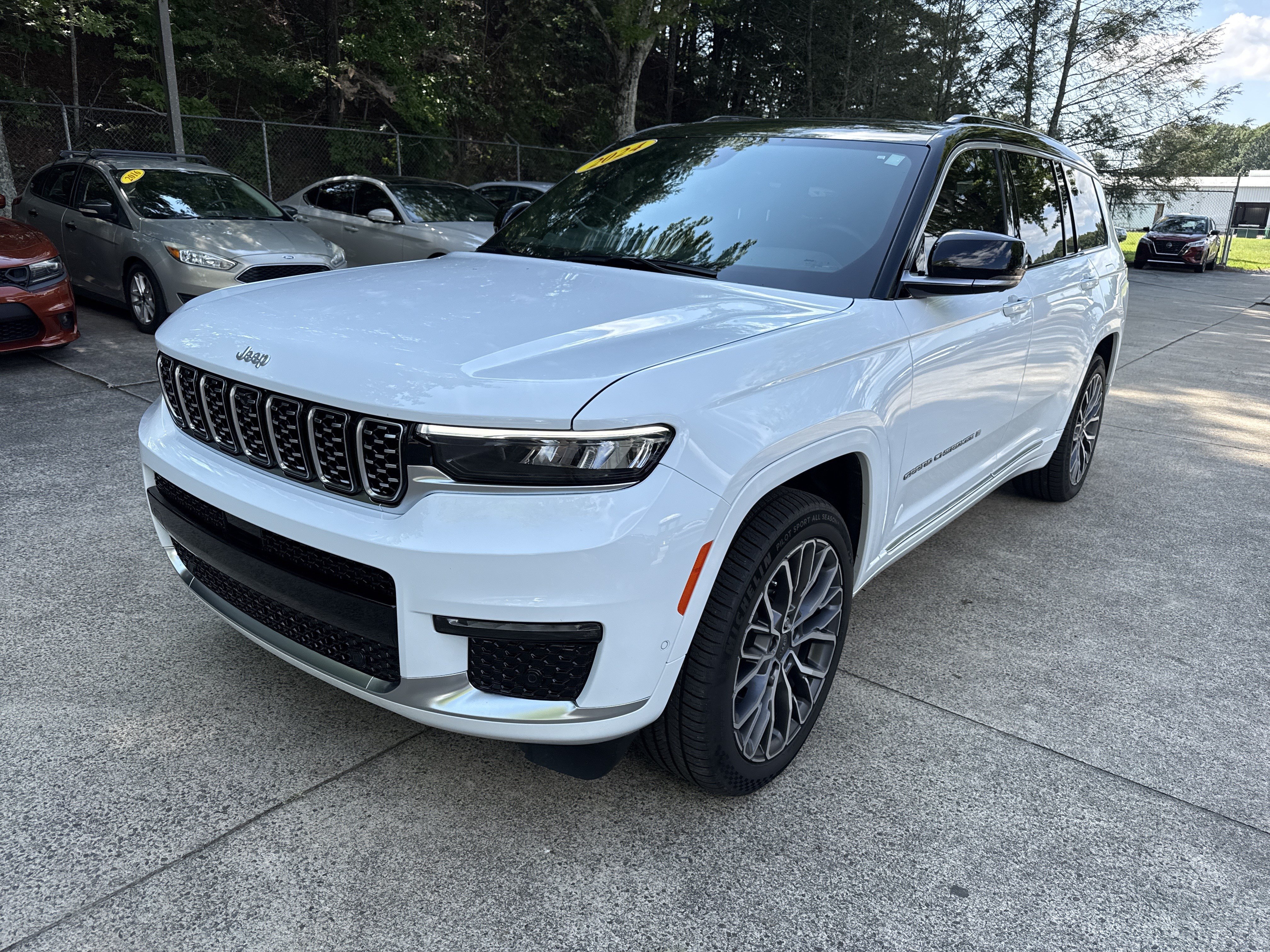 Used 2024 Jeep Grand Cherokee L Summit AWD/4WD image 2