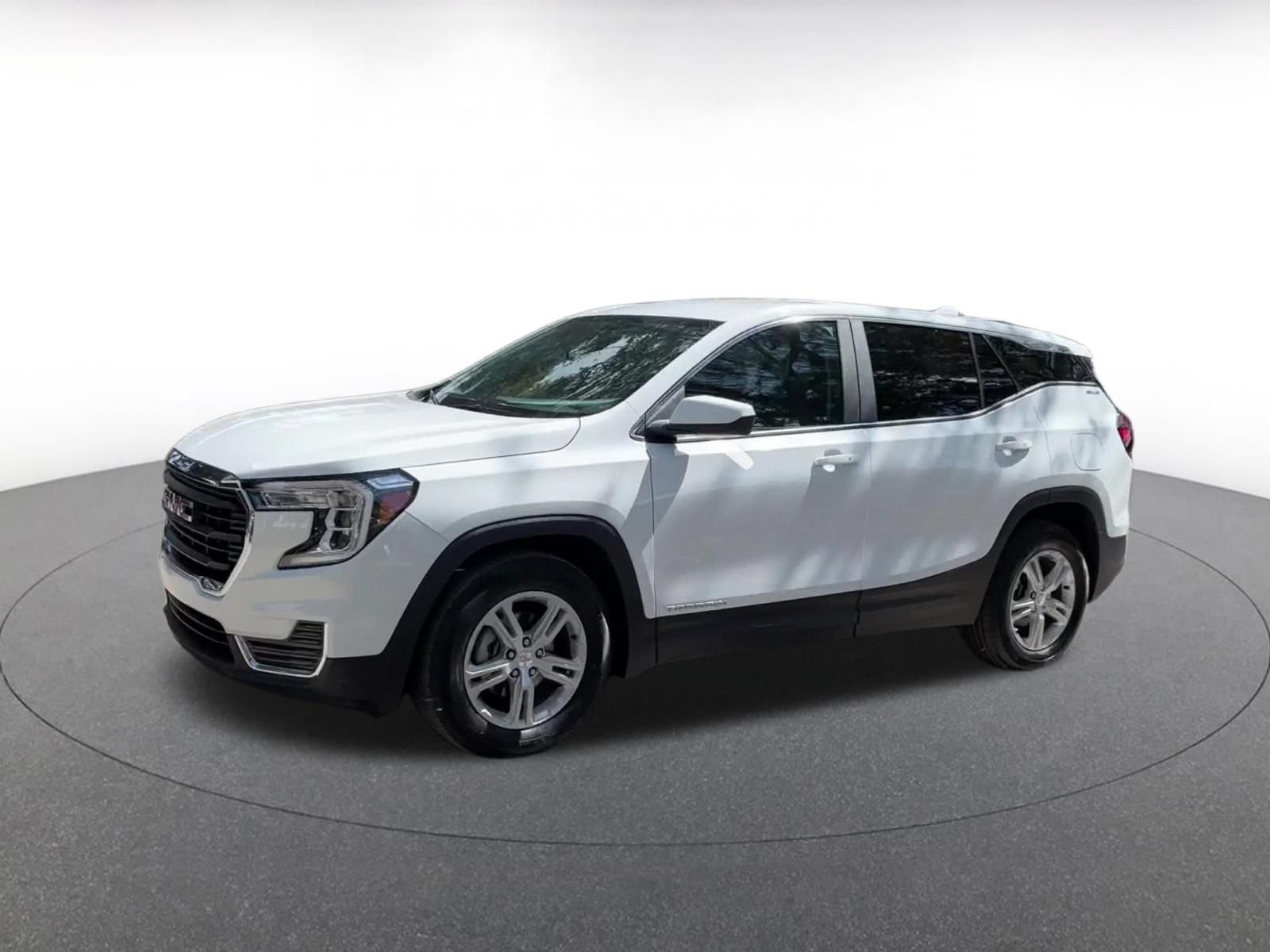 Used 2024 GMC Terrain SLE FWD image 9