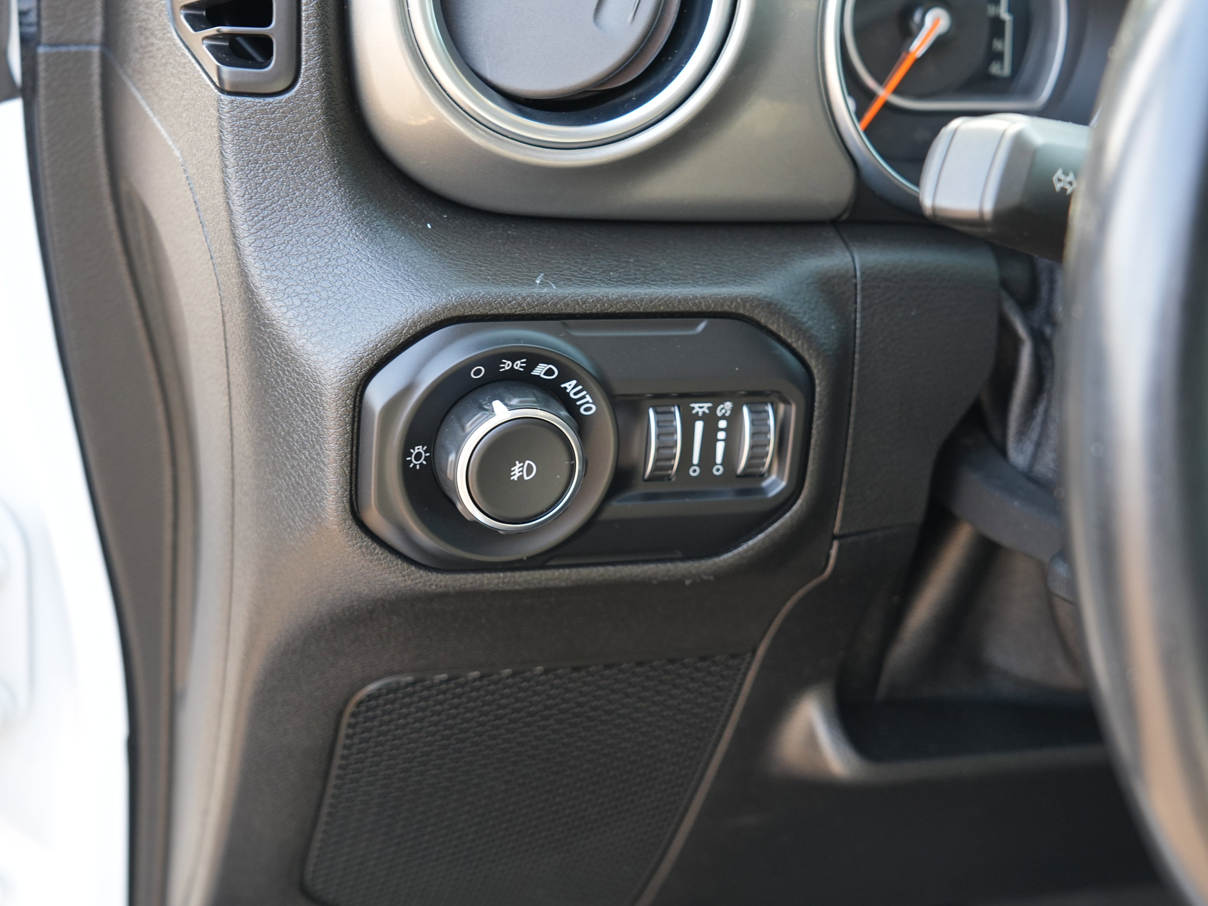 Used 2021 Jeep Wrangler Unlimited Sahara w/ LED Lighting Group AWD/4WD image 16