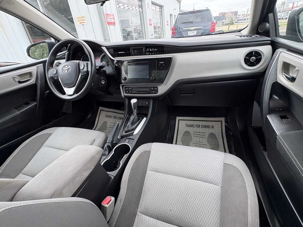 Used 2017 Toyota Corolla LE w/ Carpet Mat Package (TMS) FWD image 17