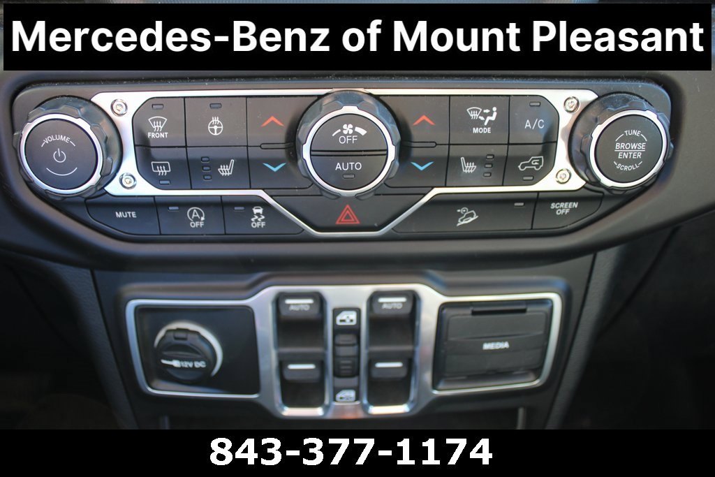 Used 2018 Jeep Wrangler Unlimited Sahara image 37