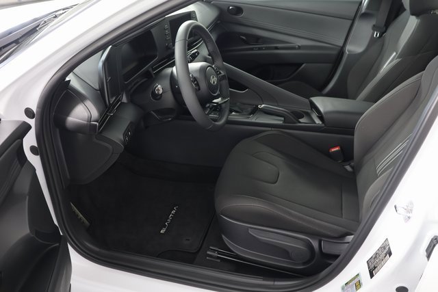 Certified 2025 Hyundai Elantra Sport image 18