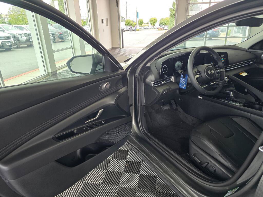 New 2026 Hyundai Elantra Limited FWD image 30