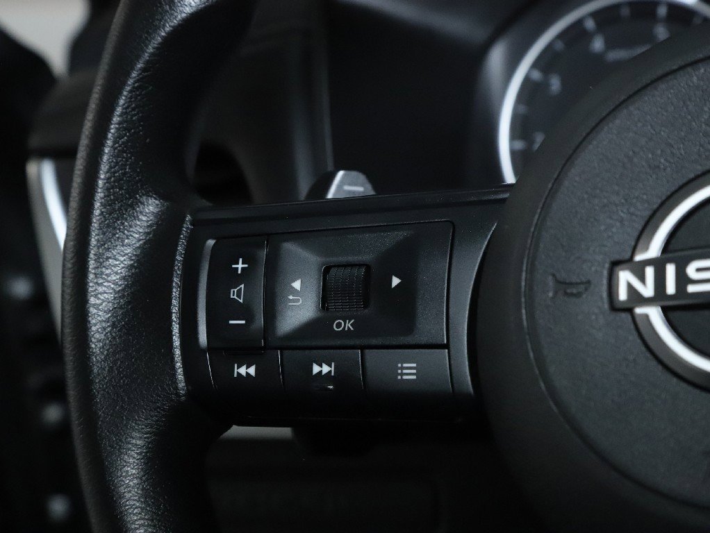 Used 2024 Nissan Rogue S image 22