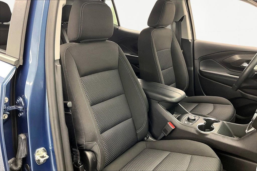 Used 2024 GMC Terrain SLE w/ Driver Convenience Package image 7