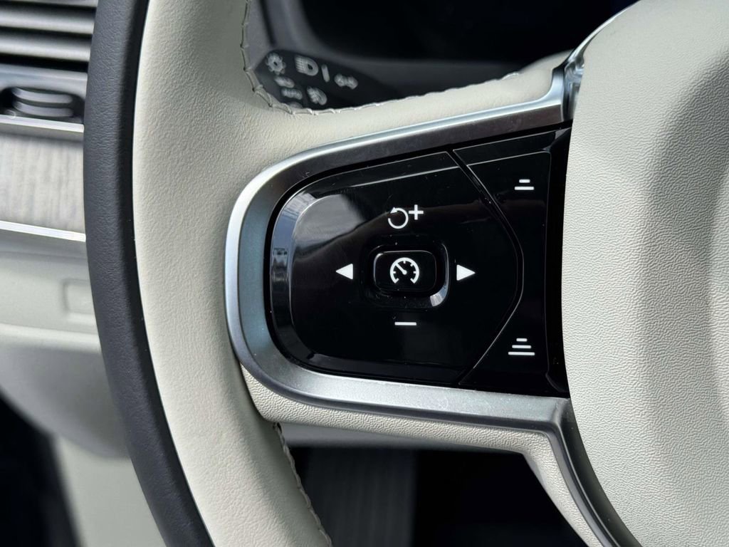 Used 2025 Volvo XC90 B6 Plus w/ Protection Package image 21