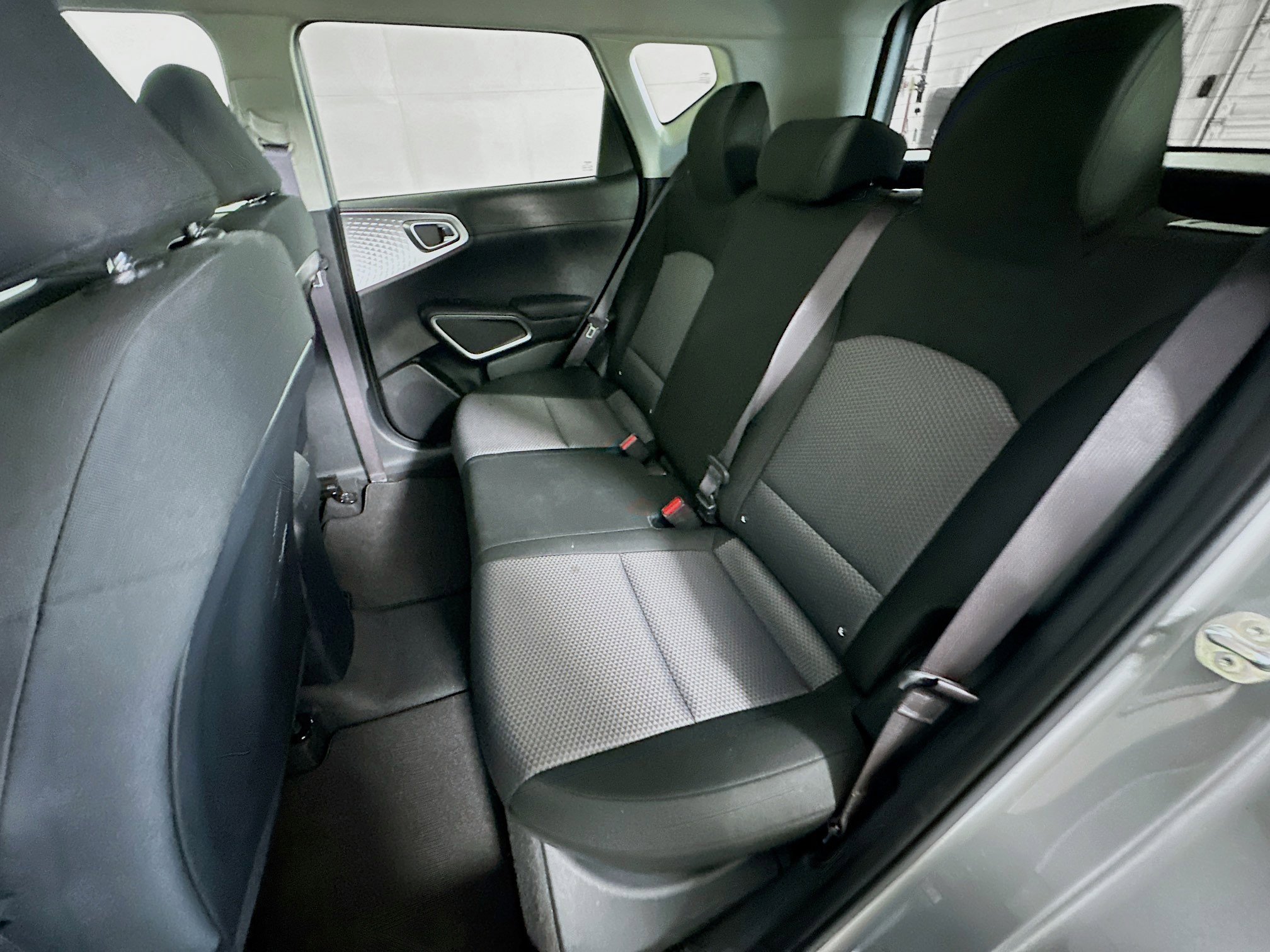 Used 2025 Kia Soul LX w/ LX Technology Package FWD image 25